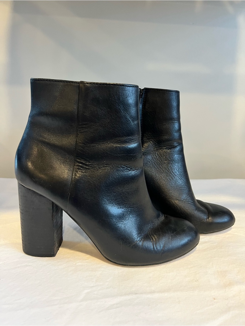 Aldo Black Leather Ankle Boots Women’s Size 8 Block Heel Zip Booties 3.5” Heel